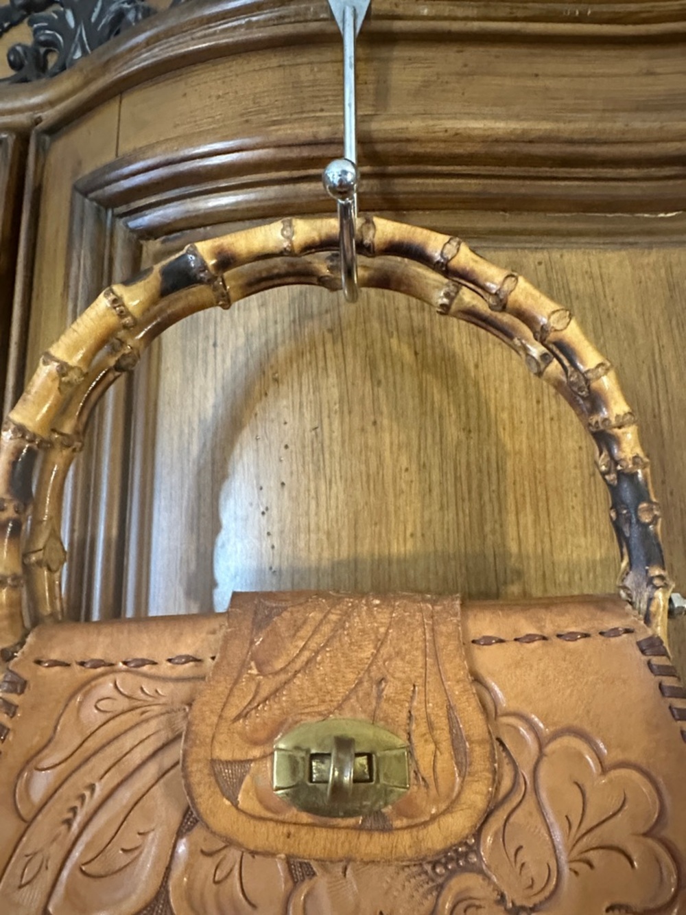 Vintage Detailed Leather Floral Tooled Hand Purse With Bamboo Wooden Handles - Picture 9 of 17